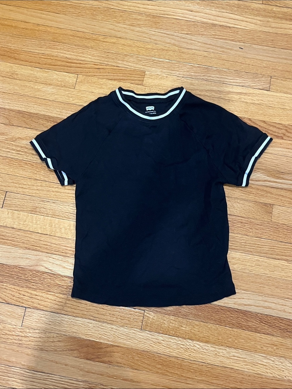 NWOT Levi’s Black Crop Top